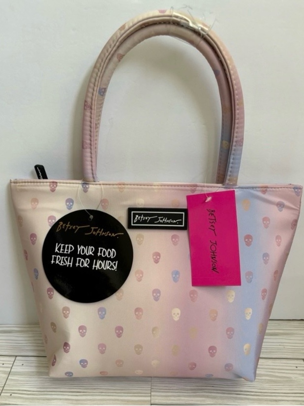 NWT Betsey Johnson Pastel Multicolor Ombré Skull Insulated Lunch Tote - Picture 2 of 7
